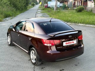 2010 Kia Cerato 6-speed II, красный, 600000 рублей, вид 2