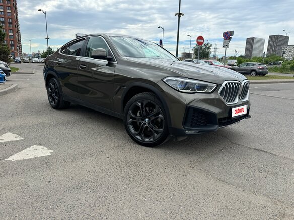 2020 BMW X6 40i III (G06), зелёный, 5830000 рублей - вид 2