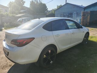 2013 Opel Astra J Рестайлинг, белый, 850000 рублей, вид 3