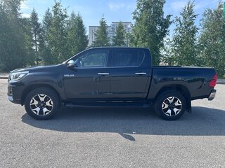 2018 Toyota Hilux VIII, чёрный, 4000000 рублей, вид 3