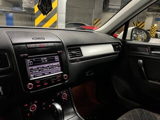 2011 Volkswagen Touareg II, белый, 1550000 рублей, вид 5