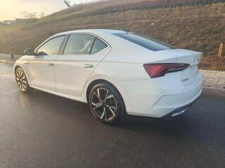 2025 Skoda Octavia IV (A8), белый, 2350000 рублей, вид 4