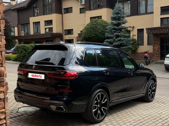 2021 BMW X7 40i I (G07), синий, 9100000 рублей - вид 3