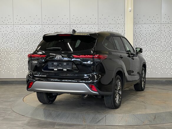 2026 Toyota Highlander IV (XU70), чёрный - вид 2