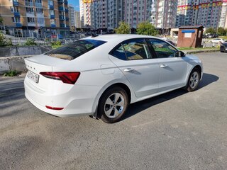 2021 Skoda Octavia IV (A8), белый, 2550000 рублей, вид 2