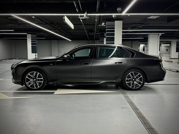 2022 BMW 7 серии 740i VII (G70), чёрный, 9570000 рублей - вид 12
