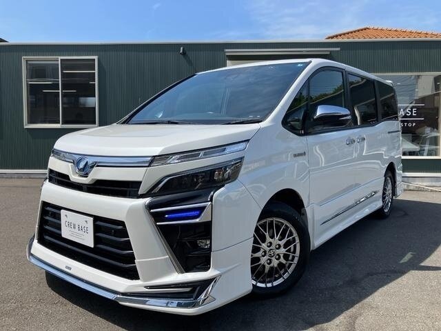 Открыть фотографии: Toyota Voxy III (R80) Рестайлинг