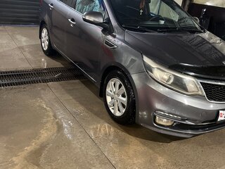 2015 Kia Rio III Рестайлинг, серый, 950000 рублей, вид 3