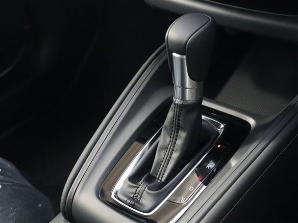 2025 Honda Vezel II Рестайлинг, белый, 2380007 рублей - вид 11