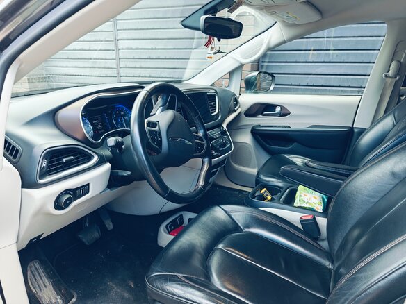 2017 Chrysler Pacifica RU, серый - вид 24