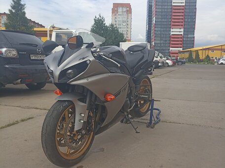 2014 Yamaha YZF-R1, серый, 620000 рублей, вид 3
