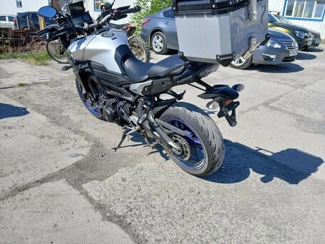 2015 Yamaha MT-09 Tracer (FJ-09), серебристый, 600000 рублей, вид 3