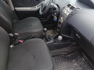 2009 Toyota Yaris II, жёлтый, 510000 рублей, вид 3