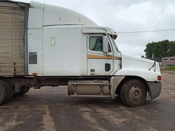 2000 Freightliner FLC, белый, 600000 рублей - вид 2