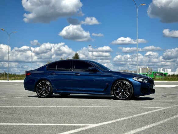 2020 BMW 5 серии 530i xDrive VII (G30/G31/G38) Рестайлинг, синий, 5550000 рублей - вид 6