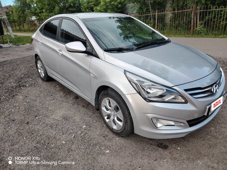 2016 Hyundai Solaris I Рестайлинг, серебристый, 945000 рублей, вид 2