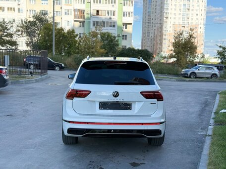2021 Volkswagen Tiguan II Рестайлинг, белый, 2950000 рублей, вид 5
