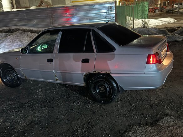 2010 Daewoo Nexia I Рестайлинг, серебристый, 160000 рублей - вид 8