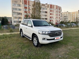 2016 Toyota Land Cruiser 200 Series Рестайлинг 2, белый, 6000000 рублей, вид 4