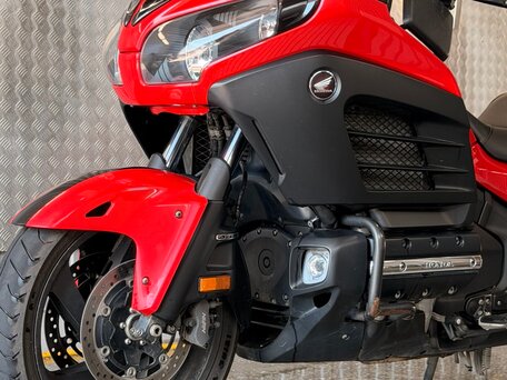 2013 Honda GL 1800 Gold Wing, красный, 1300000 рублей, вид 1