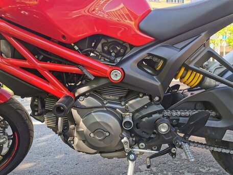 2011 Ducati Monster 1100, красный, 625000 рублей, вид 5