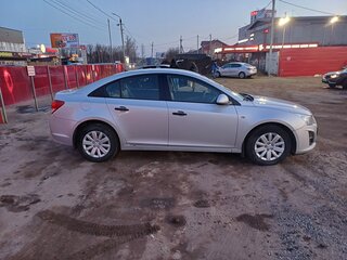 2013 Chevrolet Cruze I Рестайлинг, серебристый, 500000 рублей, вид 3