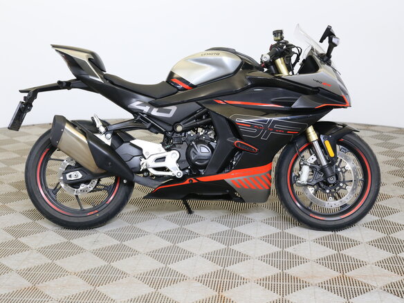 2025 CFMoto 450SR, чёрный - вид 3