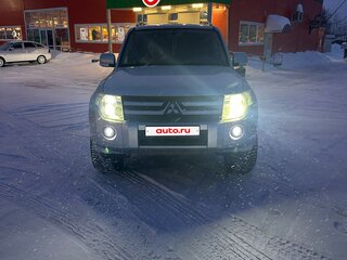 2010 Mitsubishi Pajero IV, серебристый, 1850000 рублей, вид 3