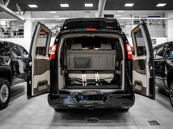 2024 GMC Savana I Рестайлинг, чёрный, 14999999 рублей - вид 10