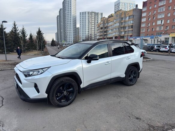 2021 Toyota RAV4 V (XA50), белый, 3650000 рублей - вид 5