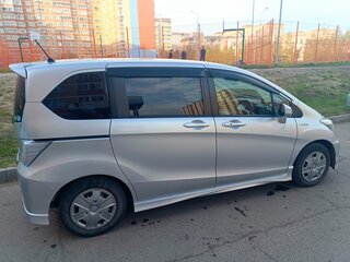 2013 Honda Freed I Рестайлинг, серебристый, 980000 рублей, вид 3