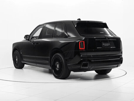 2025 Rolls-Royce Cullinan Black Badge I Рестайлинг (Series II), чёрный, 65000000 рублей, вид 5