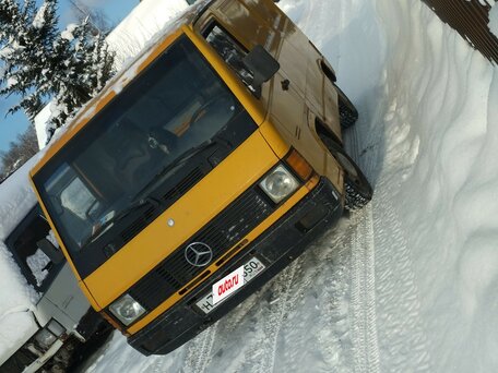 1989 Mercedes-Benz MB 100, жёлтый, 400000 рублей, вид 1