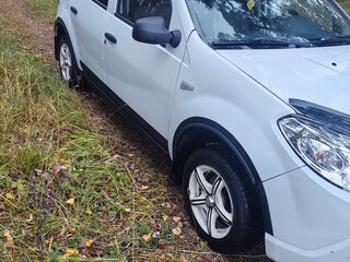 2013 Renault Sandero I, белый, 550000 рублей, вид 3