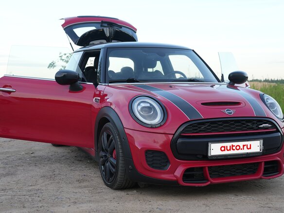 2019 Mini Hatch JCW III (F55/F56) Рестайлинг, красный - вид 4