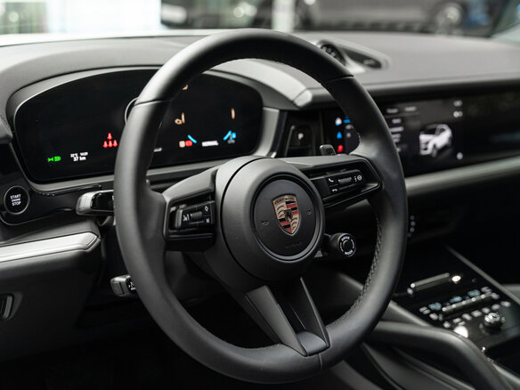 2025 Porsche Cayenne Coupé III Рестайлинг, белый, 17995000 рублей - вид 10