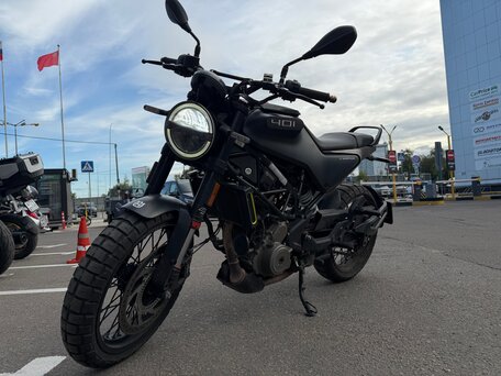 2022 Husqvarna Svartpilen 401, чёрный, 459000 рублей, вид 1