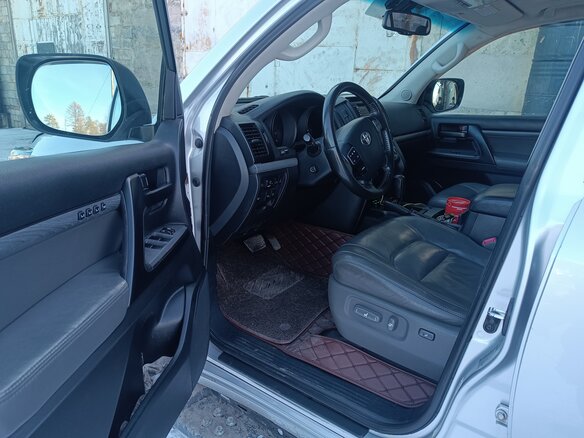 2008 Toyota Land Cruiser 200 Series, серебристый, 6500000 рублей - вид 5