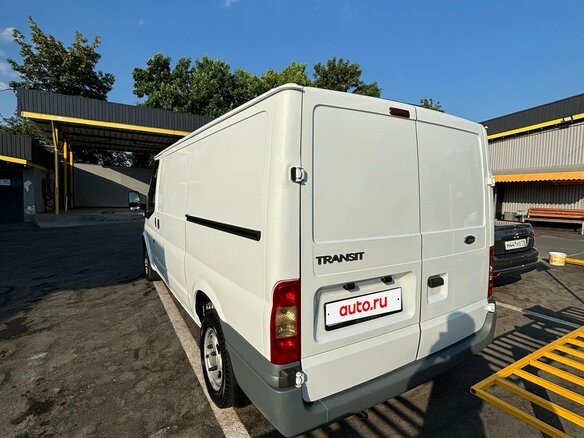 2010 Ford Transit, белый, 1500000 рублей - вид 4