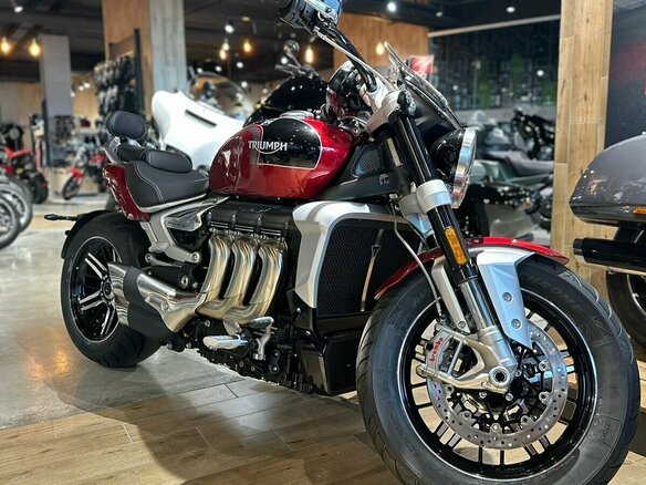 2023 Triumph Rocket 3, красный, 2990000 рублей - вид 14