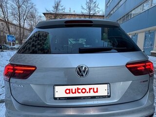 2018 Volkswagen Tiguan II, серебристый, 2850000 рублей, вид 4