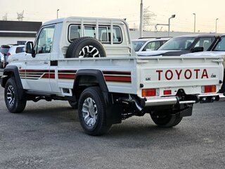 2025 Toyota Land Cruiser 79 70 Series Рестайлинг 2, белый, 6990000 рублей, вид 4