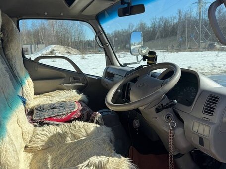 2001 Toyota Dyna, белый, 800000 рублей, вид 5