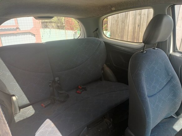 2002 Toyota Vitz I (P10), белый, 350000 рублей - вид 4