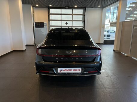 2021 Hyundai Sonata VIII (DN8), серый, 2190000 рублей, вид 4