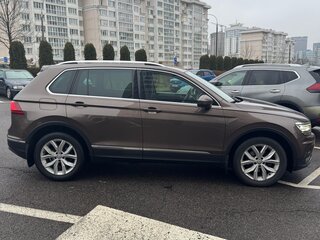 2018 Volkswagen Tiguan II, коричневый, 1710000 рублей, вид 4