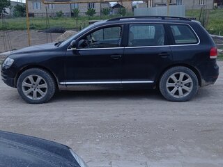 2005 Volkswagen Touareg I, чёрный, 950000 рублей, вид 3