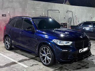 2019 BMW X5 40i IV (G05/G18), чёрный, 5000000 рублей, вид 2