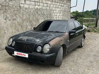 1995 Mercedes-Benz E-Класс 320 II (W210, S210), чёрный, 300000 рублей, вид 1