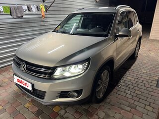 2012 Volkswagen Tiguan I Рестайлинг, серебристый, 1400000 рублей, вид 2